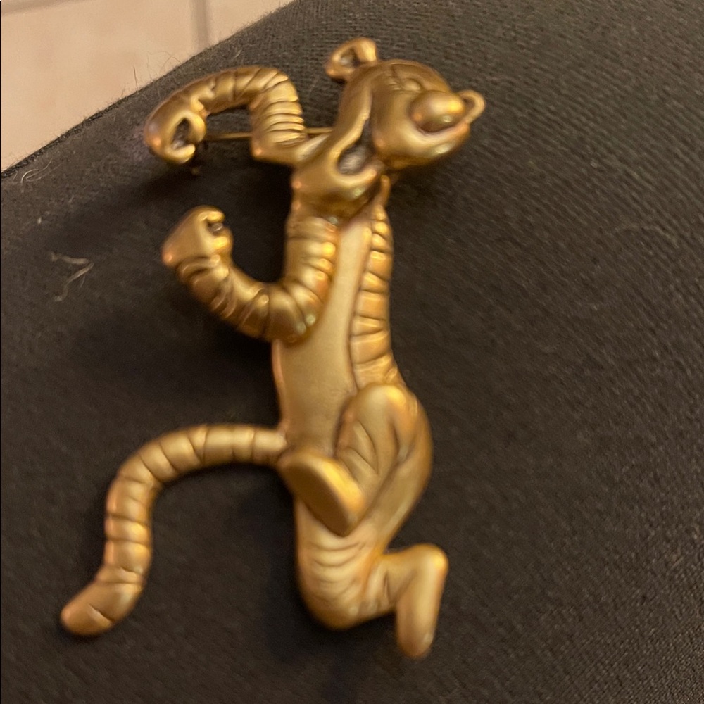 Gold Tigger Brooch-DISNEY (movable)